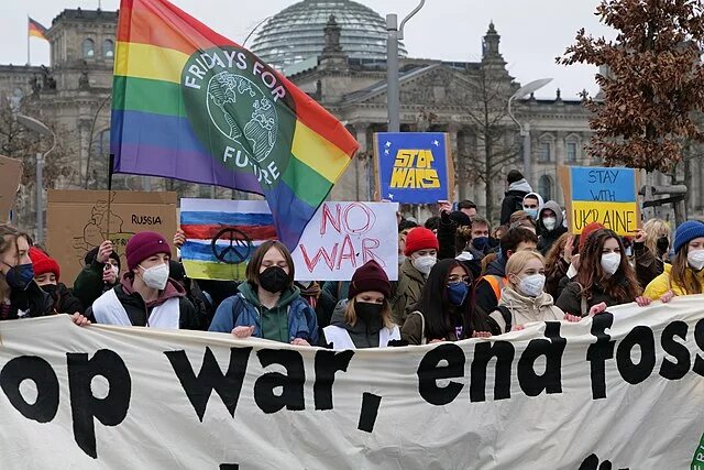 Demonstartion gegen den Krieg in der Ukraine FFF Solidarität mit der Ukraine
